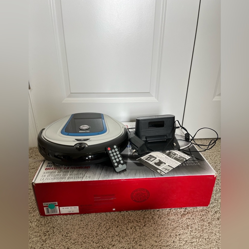 Hoover Quest 700 Robotic Bluetooth Connected Vacuum WT Box& Remote Tested WORKS